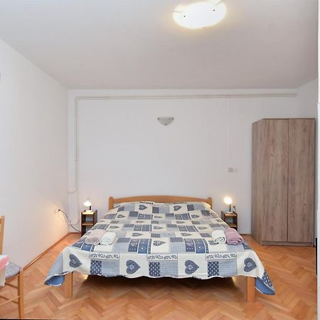 Rooms Veli Vrh 2208 プーラ エクステリア 写真