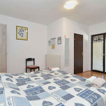 Rooms Veli Vrh 2208 プーラ エクステリア 写真