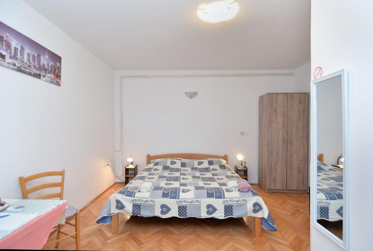 Rooms Veli Vrh 2208 プーラ エクステリア 写真